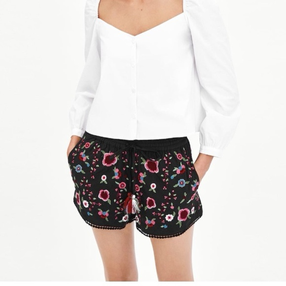 ZARA TRF Floral Embroidered Boho Pom Pom Shorts Black Size Medium